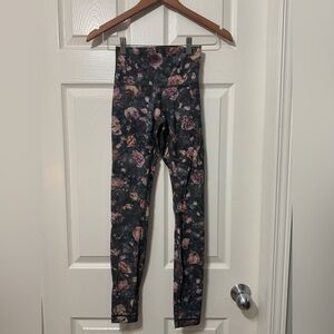 Lululemon wunder under high rise tight size 2 VVVGUC *flaw*